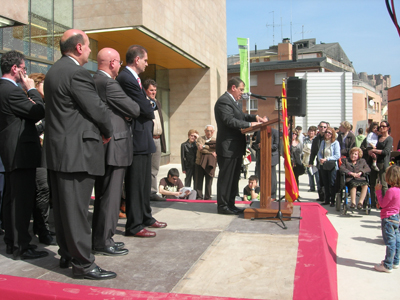 Cardona es bolca en la festa d'inauguració de la nova Biblioteca